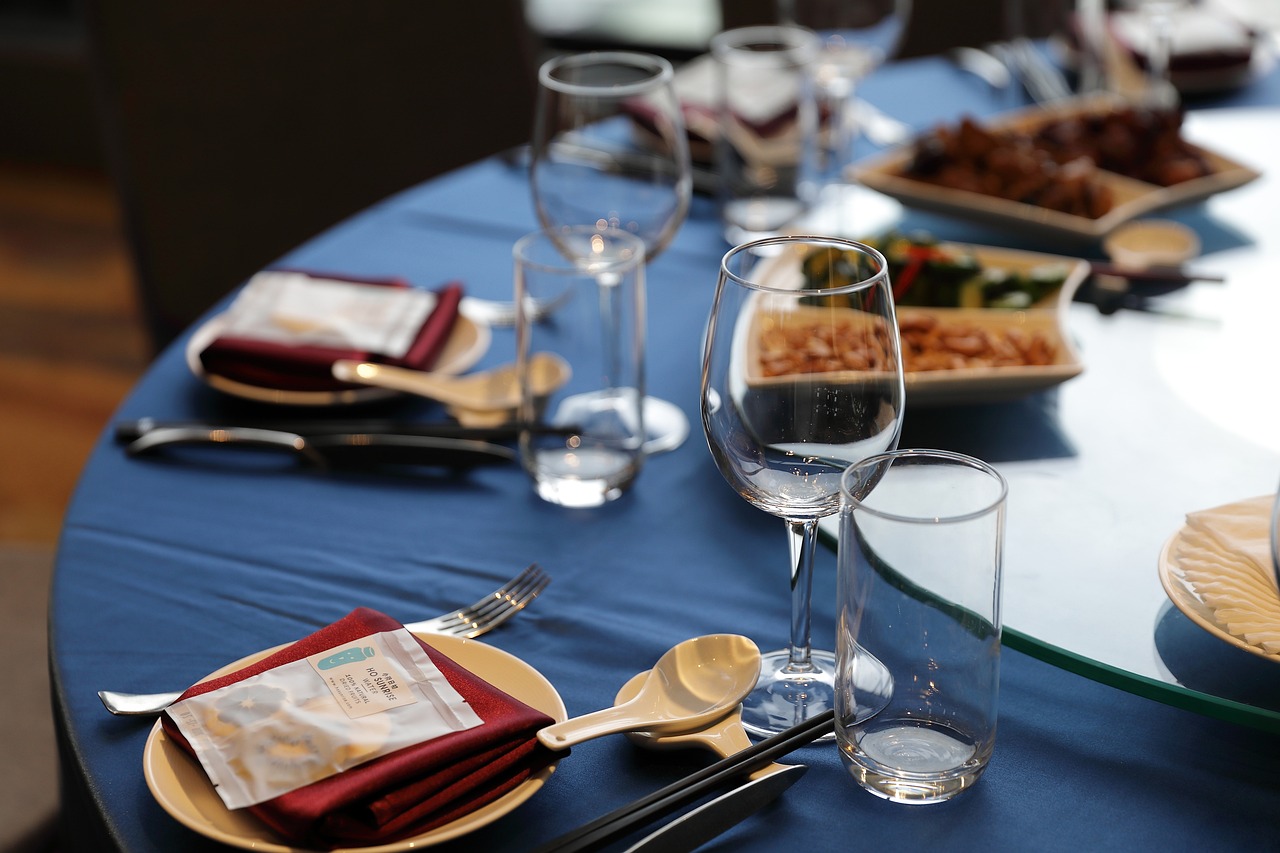 table, table setting, cutlery-5696243.jpg